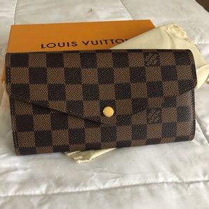 Louie Vuitton Sarah Wallet